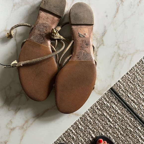 Alexander Mcqueen gold tone sandal - Picture 3 of 6